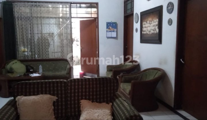 Ready-to-Occupy House in Lengkong Kecil Near Alun-Alun Bandung 2