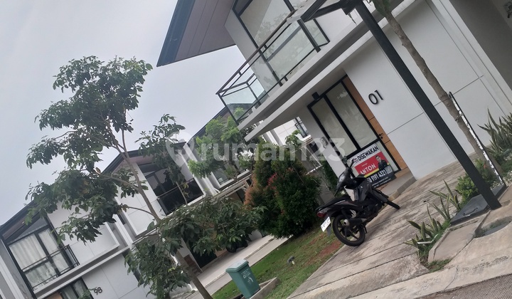 Number 1 Ready to Occupy Corner House, West Karawaci, Tangerang