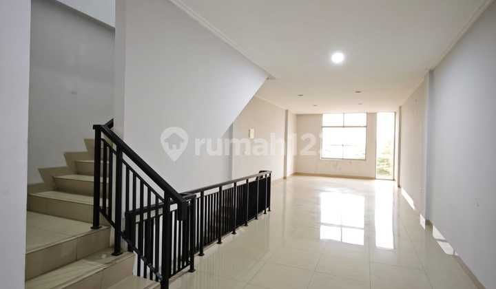 For Rent: 4-Story Shop House Ready for Business by Main Road Cikokol Tangerang 2