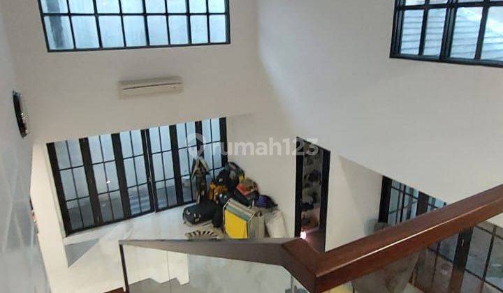 RUMAH MEWAH SEMI FURNISHED LOKASI BAGUS DI BINTARO JAYA 2