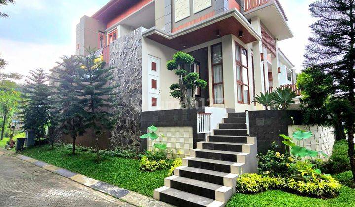 RUMAH HOEK MEWAH,TROPICAL DESIGN  SEMI FURNISHED DENGAN KOLAM RENANG DI KEBAYORAN GARDEN BINTARILO 2