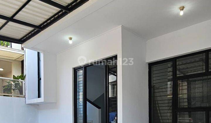 tampak depan emerald townhouse bintaro rumah siap
