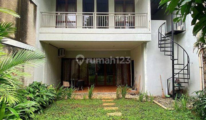 Dijual Rumah Dengan Halaman Belakang Luas Di Discovery Bintaro 1