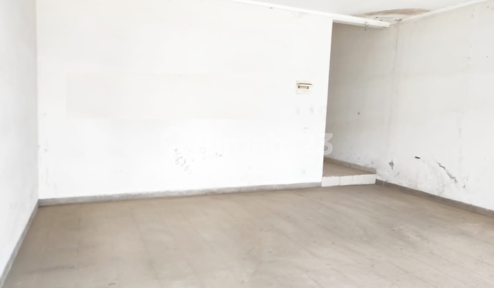 HOUSE IN THE CAJUPUTI CLUSTER, DE PARK, BSD CITY, LOCATED ON THE BOULEVARD. 2