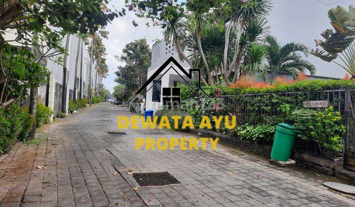 One Gate System House 2 Rooms Land 125m2 in Kerobokan  2