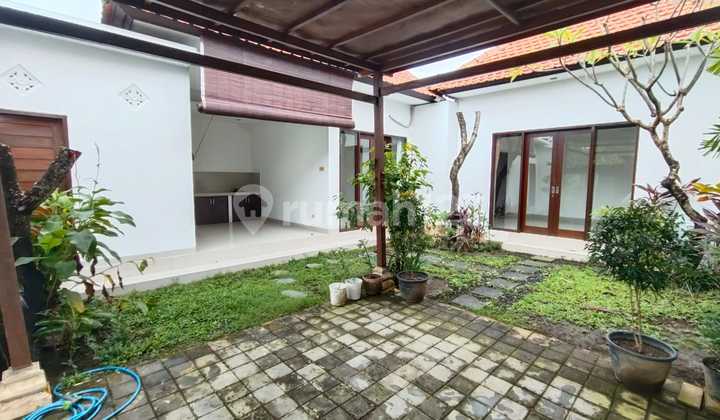 Rumah 1 Lantai 2 Kamar di Sanur 2