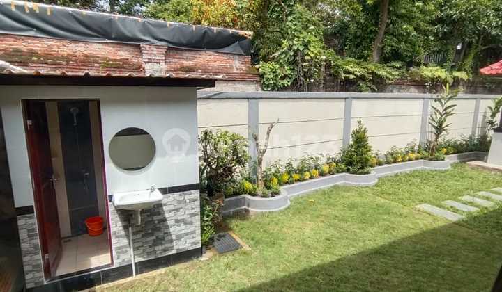 House with a Spacious Garden in Sanr House with a Spacious Garden in Sanr