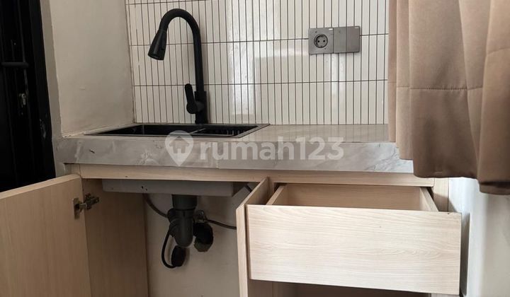 Kost 14 Rooms 3 Floors Near Campus and Offices 2