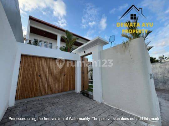 Villa 2 Lantai 3 Kamar Furnished Kawasan Elite Di Kerobokan 1