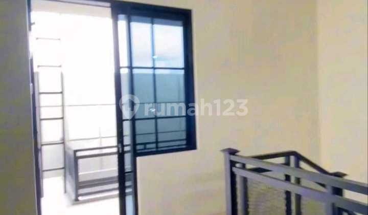 Rumah 2 Lantai Bagus SHM di Tenggilis Utara Siap Huni 2