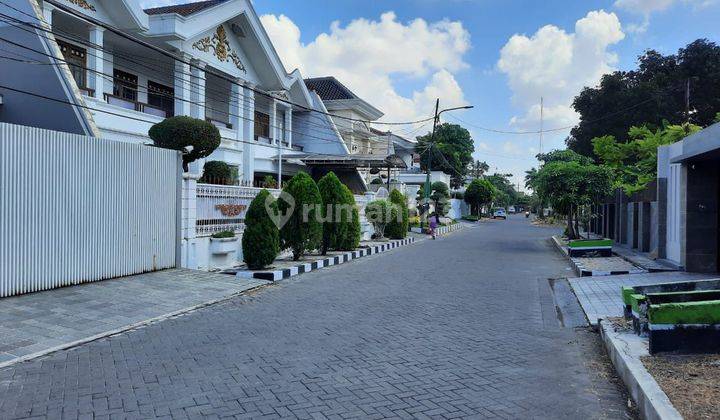 Rumah Classic 2 Lantai Bagus HGB di Dukuh Kupang Indah Siap Huni  2