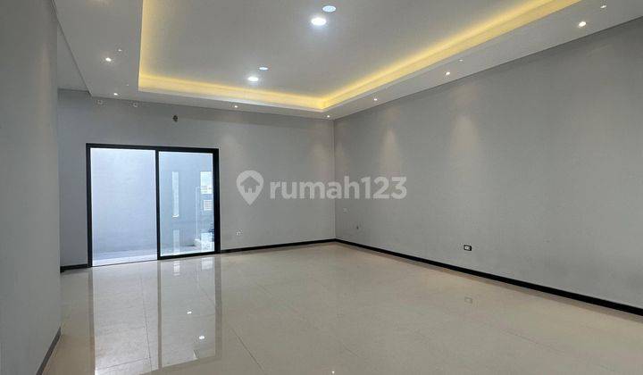 Rumah 2 Lantai Baru SHM di Sutorejo Prima Siap Huni  2