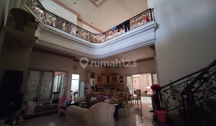 Rumah Classic 2 Lantai Bagus SHM di Sutorejo Tengah Siap Huni  2