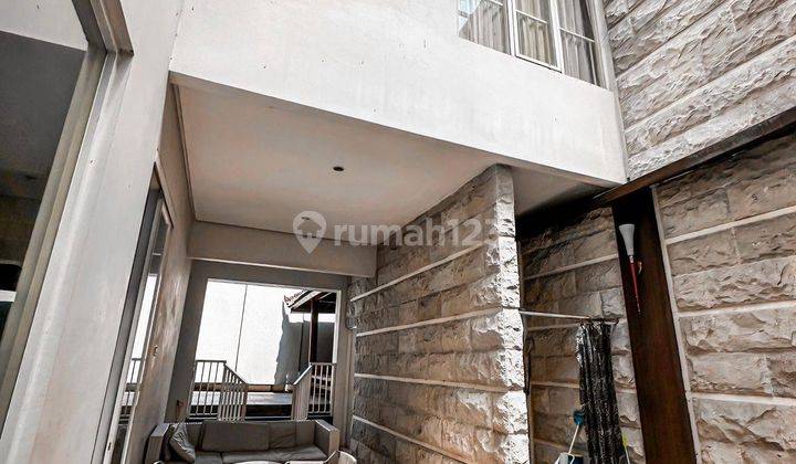 Rumah Bagus Semi Furnished HGB di Citraland Raffles Garden 2