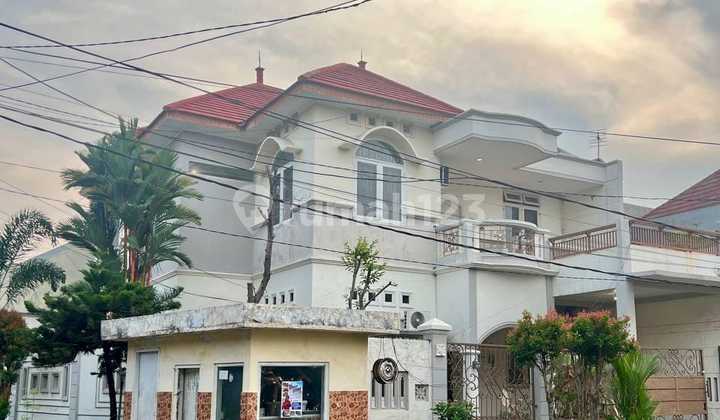 Rumah 2 Lantai Bagus Semi Furnished SHM di Sutorejo Siap Huni