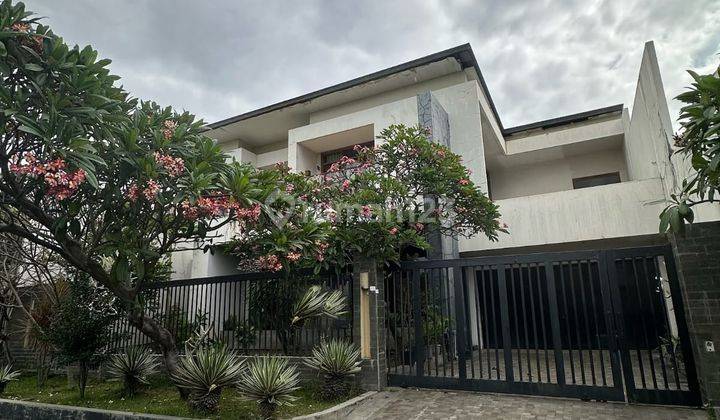 Rumah 2 Lantai Bagus HGB di Pakuwon City Siap Huni  1