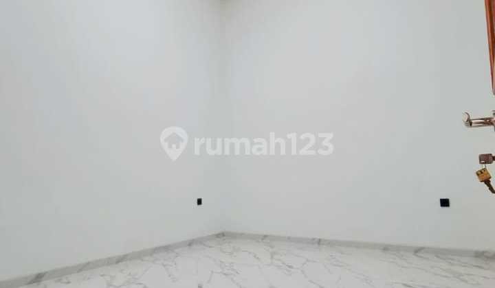 Rumah 2 Lantai Bagus SHM di Manyar Rejo Siap Huni 2