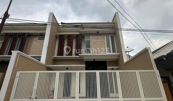 Rumah 2 Lantai Baru Minimalis SHM di Manyar Kertoadi Siap Huni 1