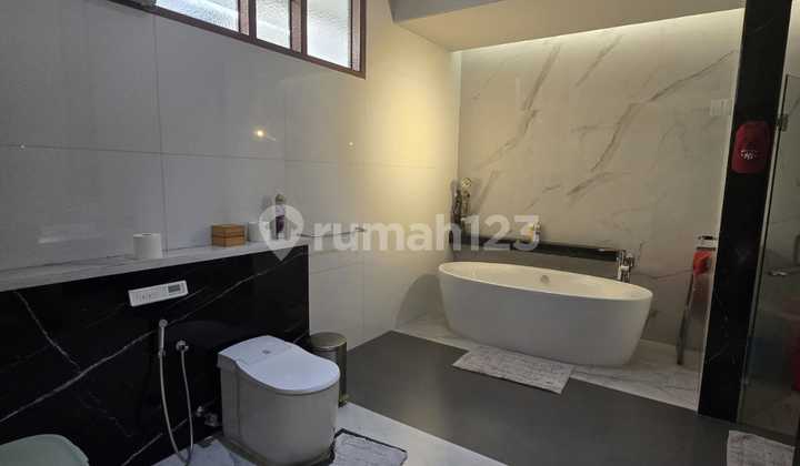 Rumah 2 Lantai Bagus SHM di Margorejo Indah Siap Huni 2