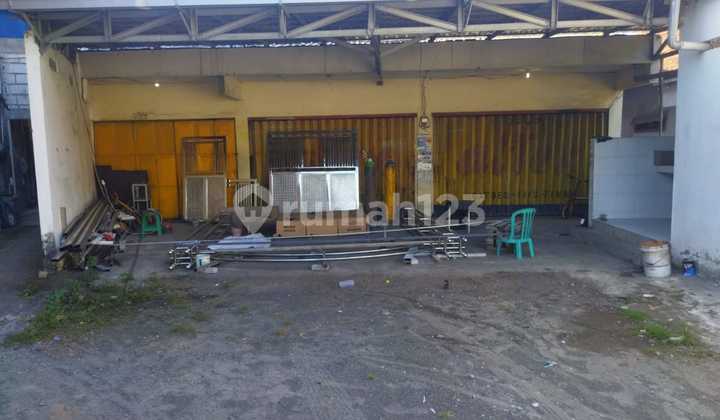 Shop Can Be Used for Warehouse with SHM at Raya Kendung Strategic Location