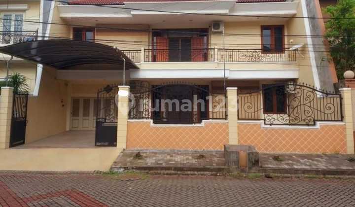 Rumah 2 Lantai Bagus SHM di Araya 1 Siap Huni 