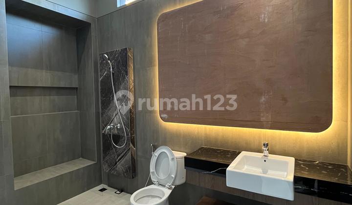 Rumah 2 Lantai Baru SHM di Manyar Indah Siap Huni 2