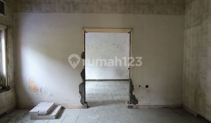 Nice House with SHM on Raya Diponegoro, Very Strategic Location.