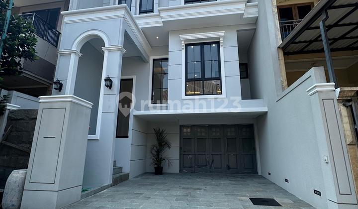 Rumah 3 Lantai Baru American Minimalis di Graha Famili Rumah 3 Lantai Baru American Minimalis di Graha Famili