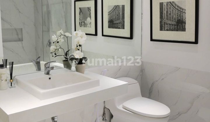 Rumah 2 Lantai Bagus Semi Furnish SHM di Raya Wisata Bukit Mas 2