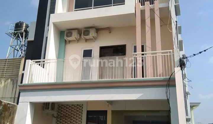 3-Story Well-Furnished Homestay on Jl Arief Rahman Hakim 3-Story Well-Furnished Homestay on Jl Arief Rahman Hakim