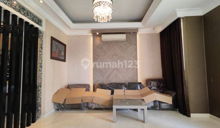 Rumah 2 Lantai Bagus Furnished HGB di Pakuwon Indah