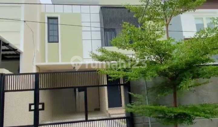 Rumah 2 Lantai Bagus SHM di Tenggilis Utara Siap Huni