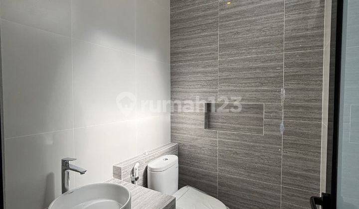 Rumah 3 Lantai Baru Luxury di Citraland Siap Huni 2