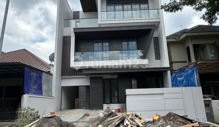 Rumah 3 Lantai Baru SHM di Citraland Alam Hijau Siap Huni