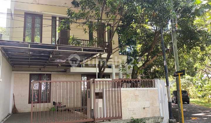 Rumah 2 Lantai Bagus SHM di Taman Pondok Indah Wiyung