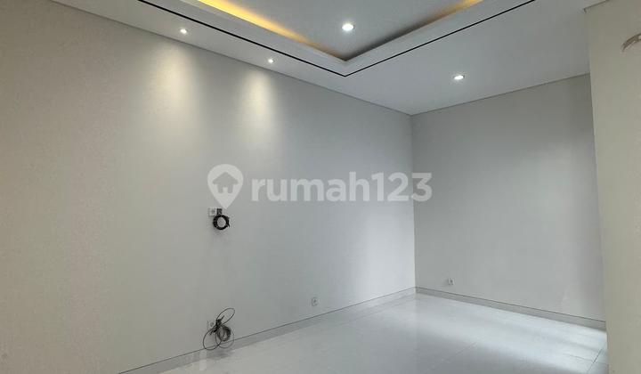 Rumah 3 Lantai Baru American Minimalis di Graha Famili 2