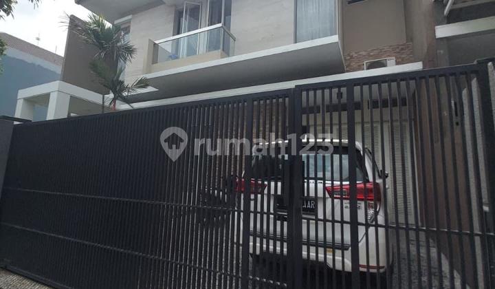 Rumah 2 Lantai Semi Furnished di Citraland East Emerald Mansion Rumah 2 Lantai Semi Furnished di Citraland East Emerald Mansion