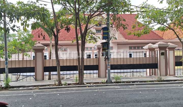 Nice House with SHM on Raya Diponegoro, Very Strategic Location.