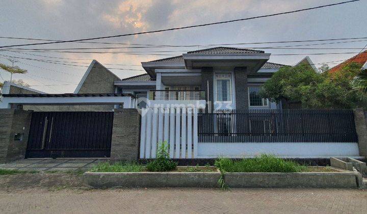 Rumah 2 Lantai Bagus di Raya Klampis Anom Wisma Mukti Boulevard