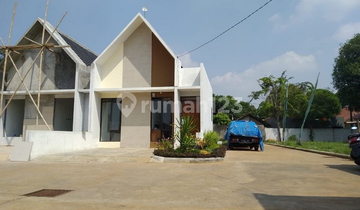 Rumah Siap Huni Kokoh dan exclusive di selangkah  Toll Jatiasih  2