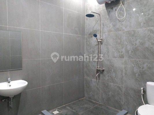 Rumah Posisi Hook  Siap Huni Akses Strategis Dekat Toll& Busway 2