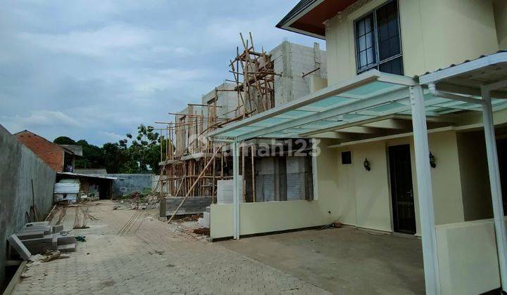 Town house Mewah American Classical Strategis di Jatibening  4