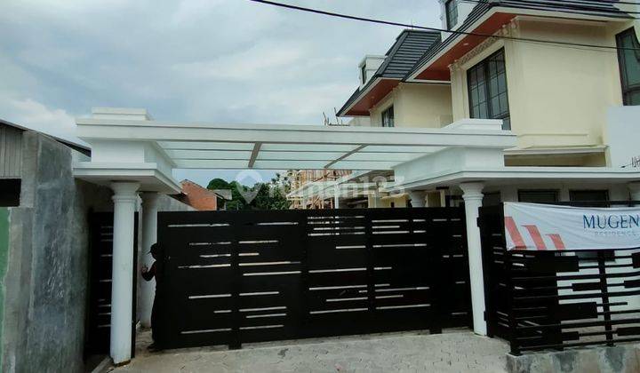 Town house Mewah American Classical Strategis di Jatibening  3