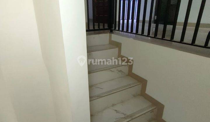 Town house Mewah American Classical Strategis di Jatibening  10