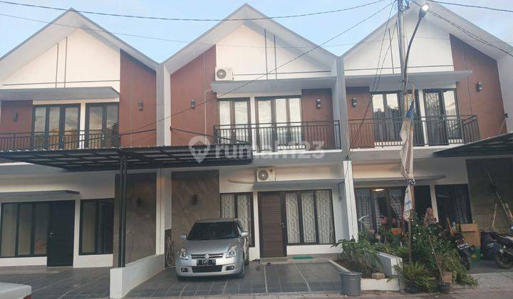 Rumah 2 Lantai siap Huni dekat plaza Cibubur 