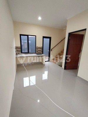 Rumah 2 Lantai siap Huni di selangkah Cibubur plaza 3