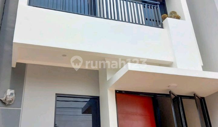 2-Story House with SHM, Spacious Land Near Jatiasih Toll Road, Flood-Free 2-Story House with SHM, Spacious Land Near Jatiasih Toll Road, Flood-Free