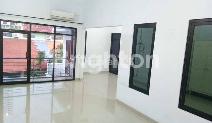 Rumah 2 lantai Pakuwon City Griya Asri siap huni dengan master bedroom super besar 2