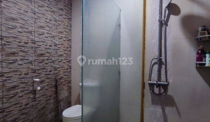 Rumah Semi Furnished 2 Lantai Bisa Nego Lokasi Strategis 2