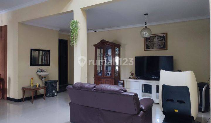 Rumah Semi Furnished 2 Lantai Bisa Nego Lokasi Strategis 2